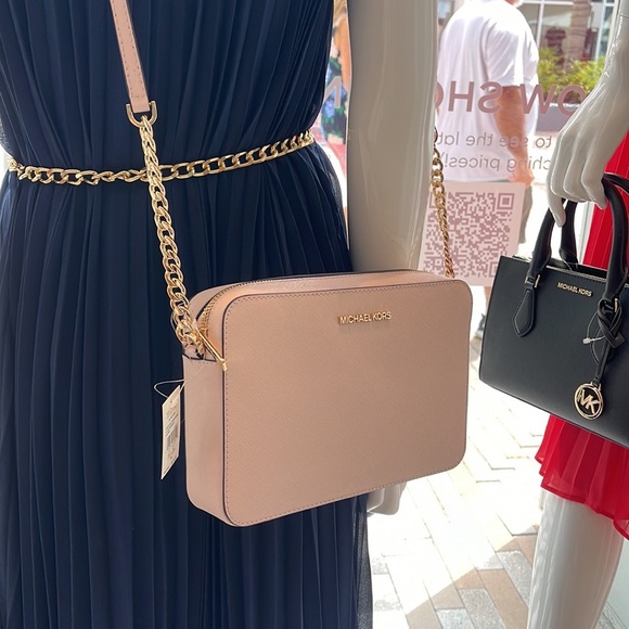 Michael Kors Jet Set Item Large East West Zip Crossbody Leather Powder Blush
NWT - Picture 6 of 16